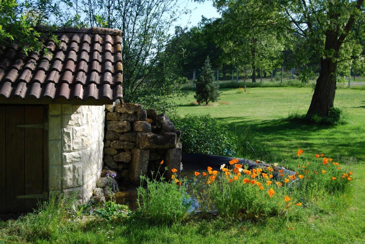 Neuvicq-Montguyon Le Logis Des Quatre Puits Bed & Breakfast エクステリア 写真