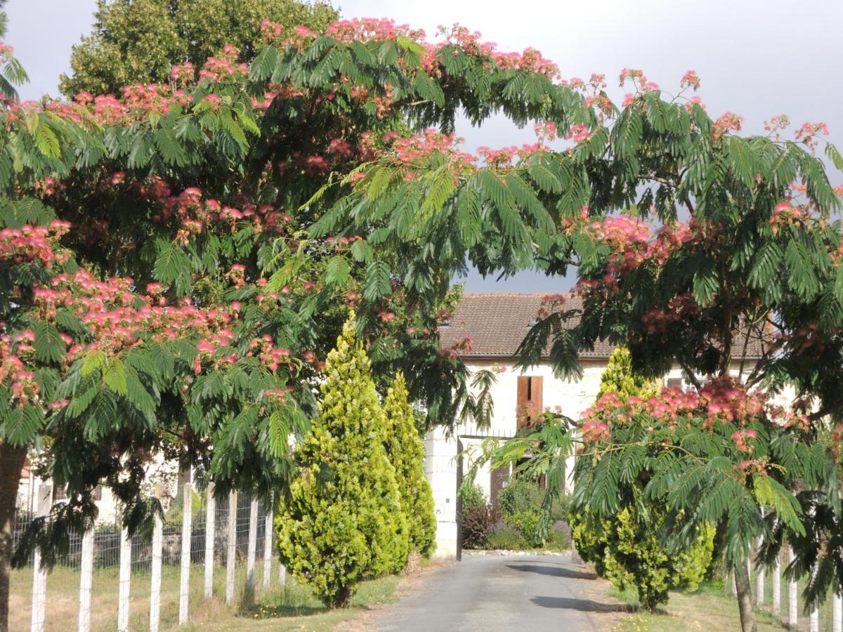 Neuvicq-Montguyon Le Logis Des Quatre Puits Bed & Breakfast エクステリア 写真