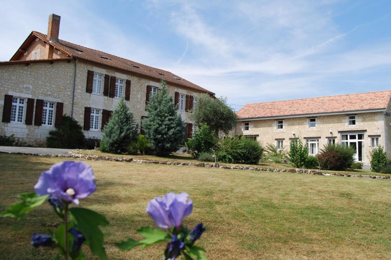 Neuvicq-Montguyon Le Logis Des Quatre Puits Bed & Breakfast エクステリア 写真