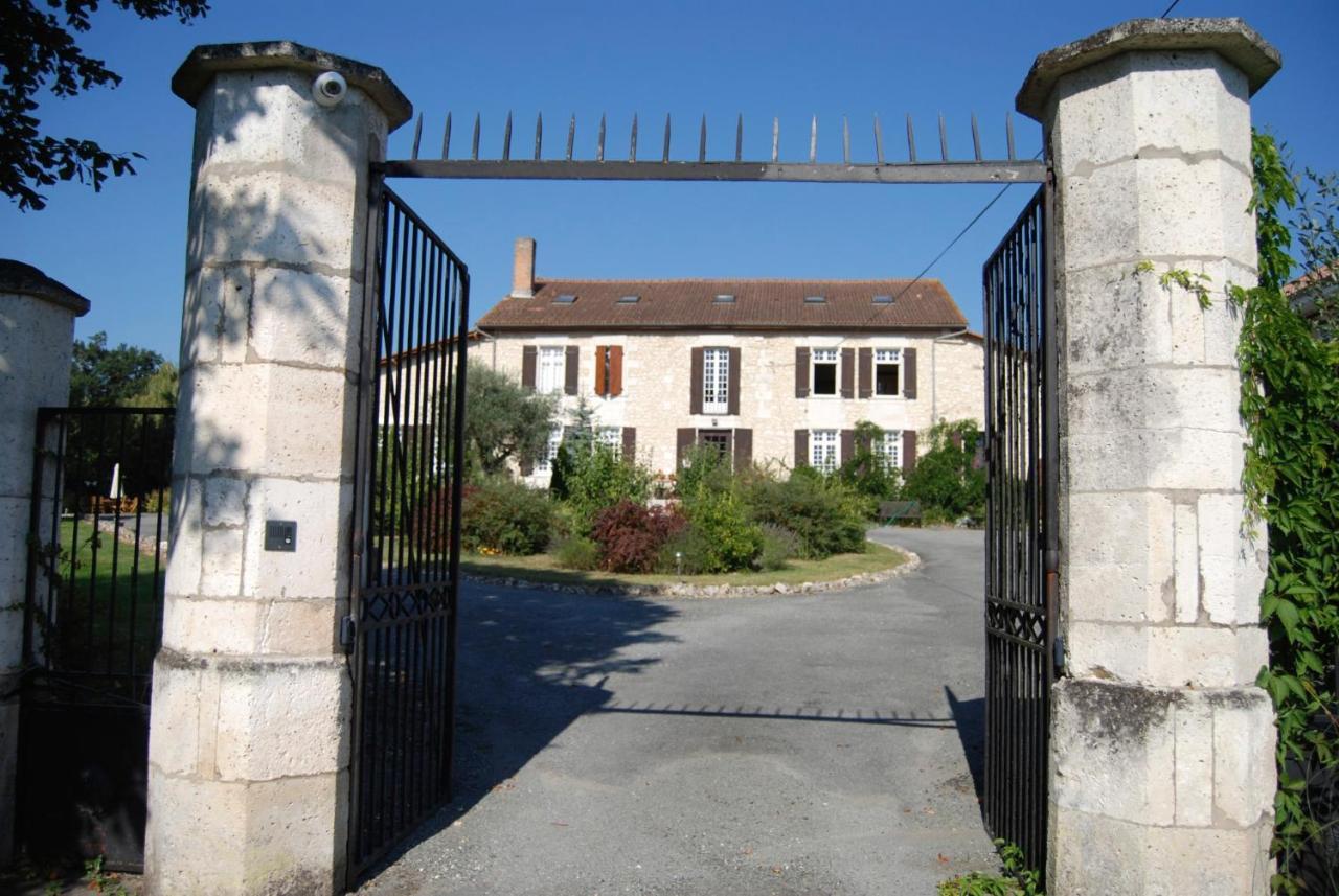 Neuvicq-Montguyon Le Logis Des Quatre Puits Bed & Breakfast エクステリア 写真